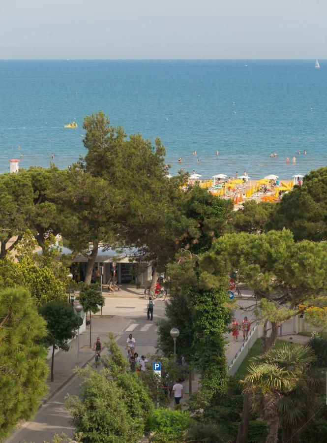 Hotel Astro Lignano Sabbiadoro Kültér fotó