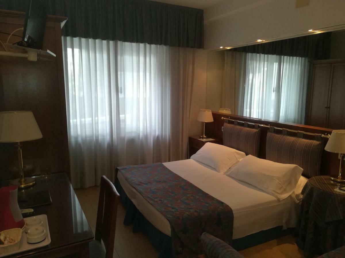 Hotel Astro Lignano Sabbiadoro Szoba fotó
